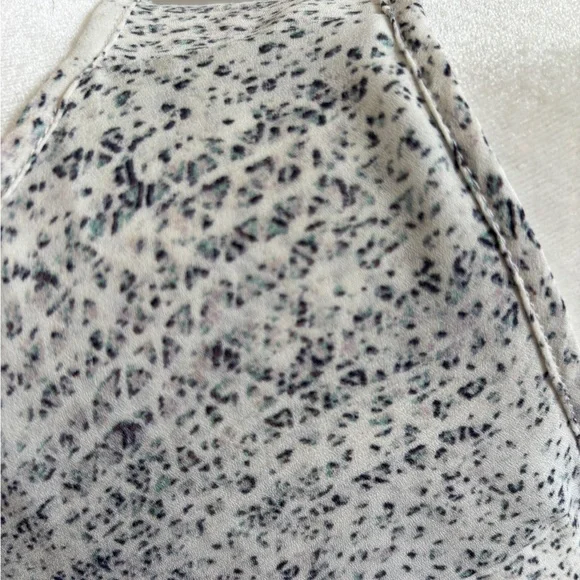 Violet & Claire Speckled Gray and White pattern sleeveless flowy Top - Picture 5 of 12